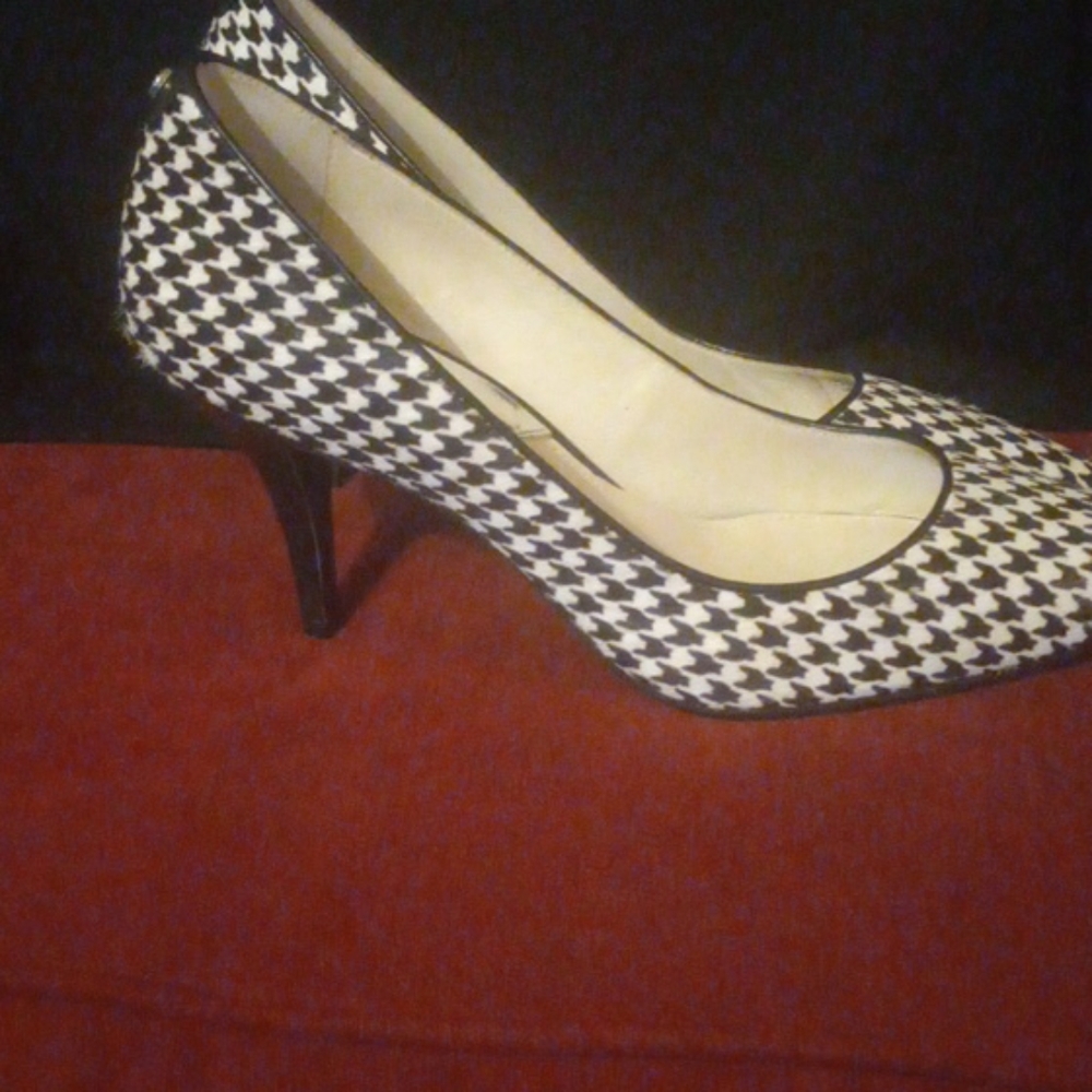 Shoes - Picture 4 of 7